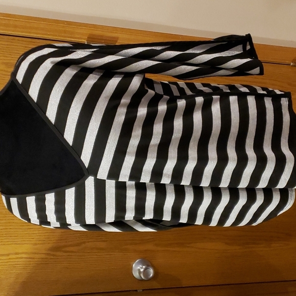 Gibson latimer silver black striped vneck blouse 3/4 sleeve - Picture 1 of 7